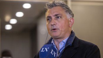 La fuga de Bolsonaro le da a Sebastián Pareja una oportunidad para golpear a Santiago Caputo: Por qué