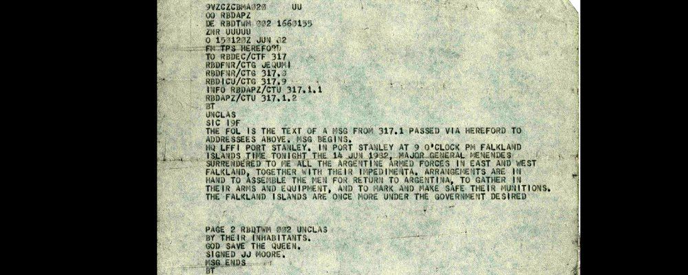 Copia del télex anunciando la rendición de las tropas argentinas en Malvinas/Falkland.