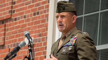 General Donovan (USA) y Legra Sotolongo (Cuba) se reúnen en Guantánamo ante riesgo de guerra
