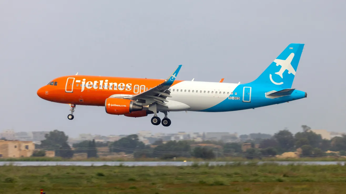 Una nueva aerolínea low cost quebró en Canadá. Una nueva aerolínea low cost quebró en Canadá.
