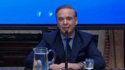 altText(Tras el pedido del PJ, Pichetto renunció a la presidencia del bloque)}