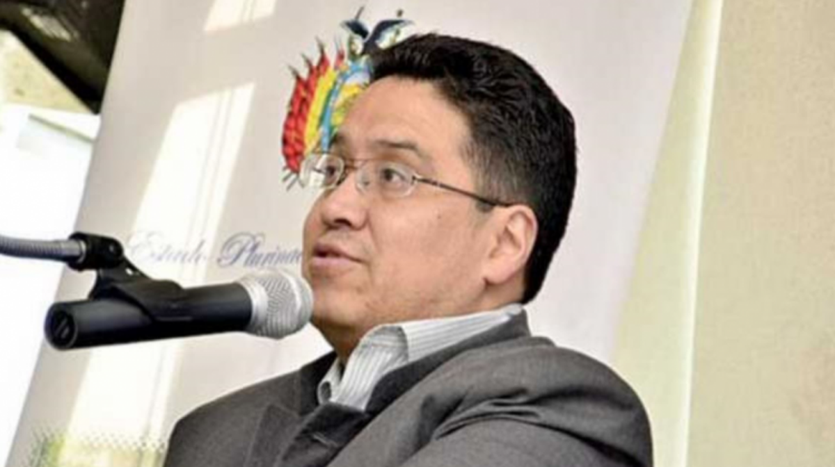 César Siles es el nuevo ministro de justicia en Bolivia. César Siles es el nuevo ministro de justicia en Bolivia.