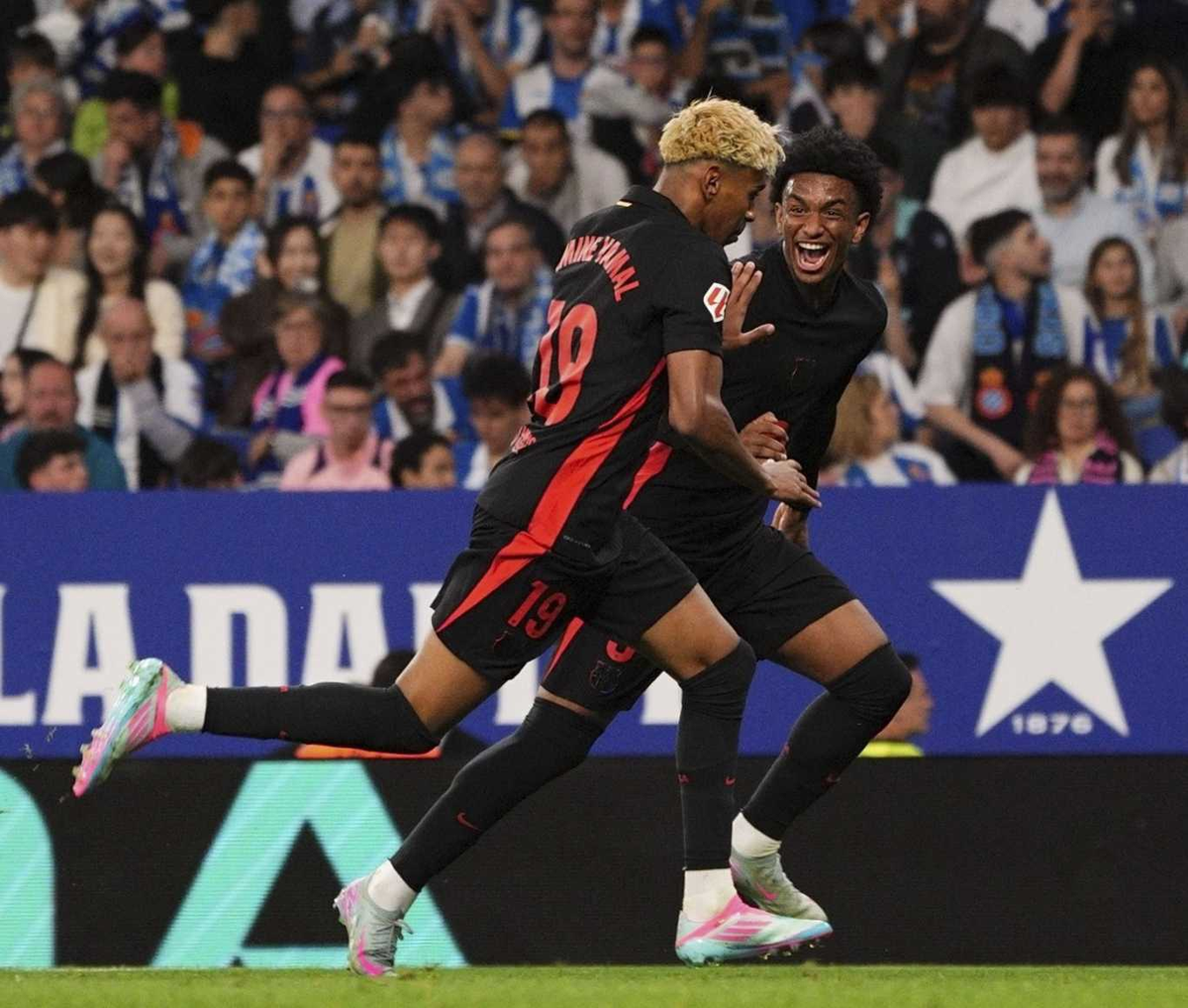 Yamal, a pura gambeta Yamal, a pura gambeta