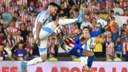 Una Selección Argentina desconocida cayó contra un molesto Paraguay