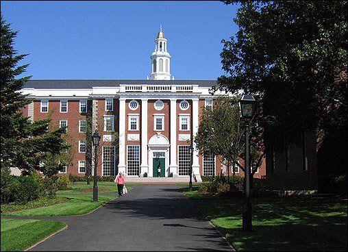 Rectorado de la Universidad de Harvard: Problemas para una educación en serie. Rectorado de la Universidad de Harvard: Problemas para una educación en serie.