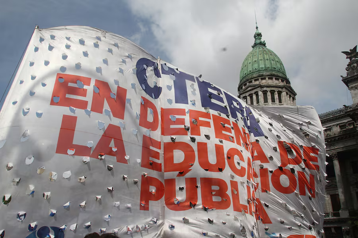 CTERA fue al paro a pesar de la convocatoria del Gobierno a una reunión paritaria. CTERA fue al paro a pesar de la convocatoria del Gobierno a una reunión paritaria.