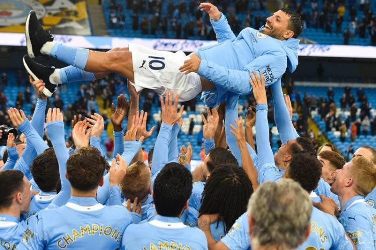 El delantero argentino Sergio “Kun” Agüero se despidió este domingo (23/05) del público de Manchester City de Inglaterra con un doblete en la goleada por 5 a 0 sobre Everton, en la trigésimo octava fecha de la Premier League, en lo que fue su último parti