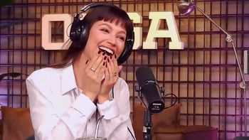 El indecente juego de Úrsula Corberó y el Chino Darín. (Foto: Captura de video) El indecente juego de Úrsula Corberó y el Chino Darín. (Foto: Captura de video)