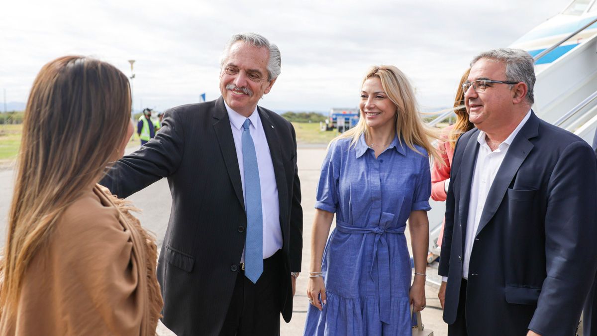 Raúl Jalil, Alberto Fernández y Fabiola. Raúl Jalil, Alberto Fernández y Fabiola.