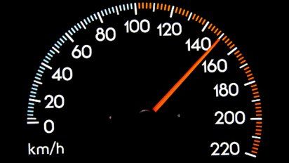 Polémica: Impulsan autos nacionales limitados en velocidad