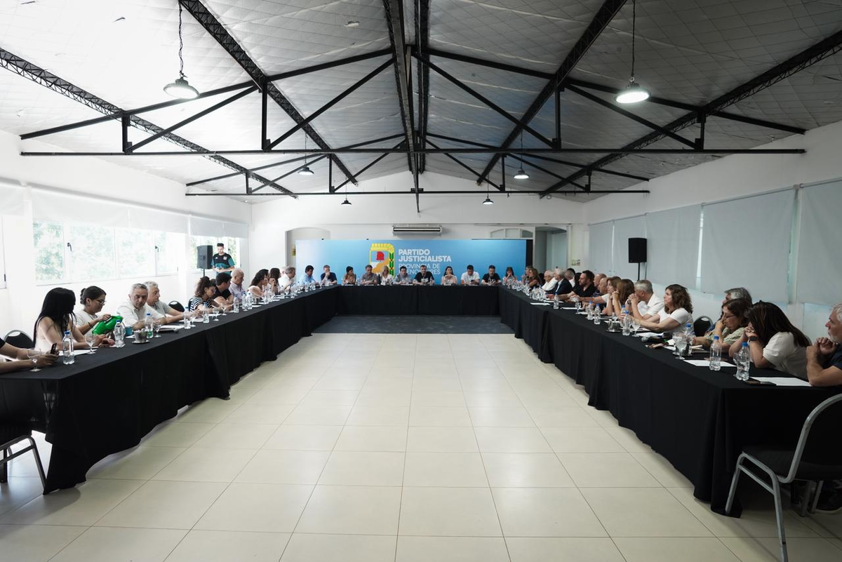 Reunión del PJ bonaerense. La Cámpora cedió lugares al kicillofismo pero mantiene el control. Reunión del PJ bonaerense. La Cámpora cedió lugares al kicillofismo pero mantiene el control.