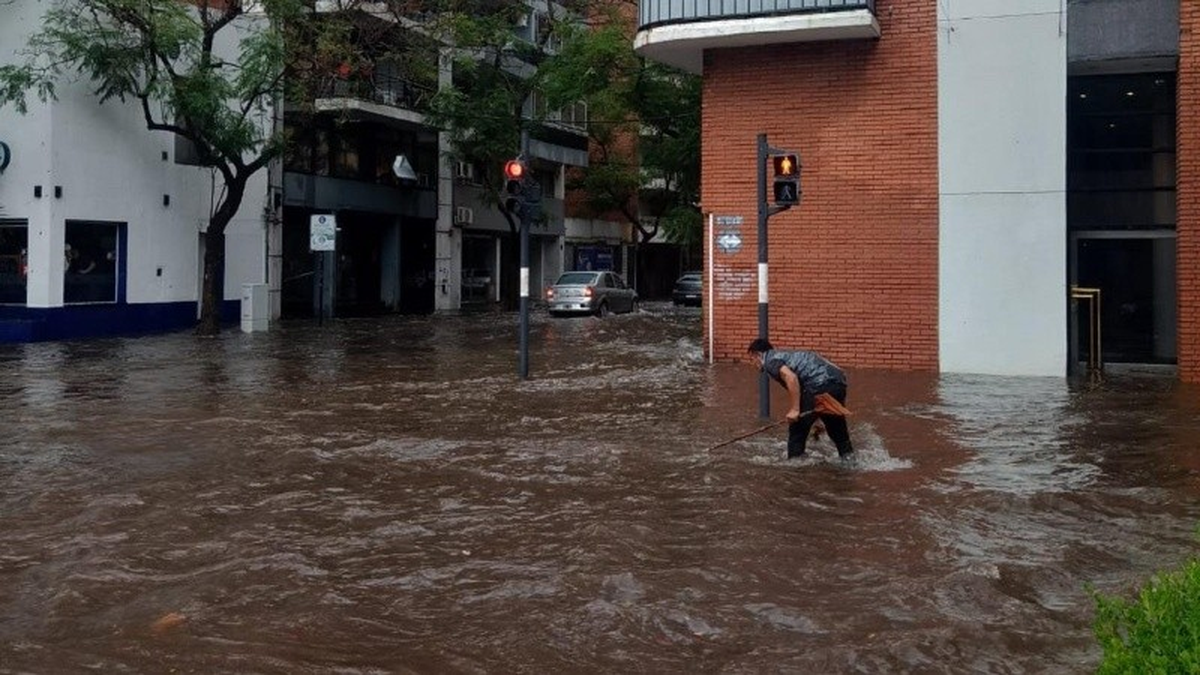 Así se encontraban gran cantidades de calles en la ciudad producto del agua. Así se encontraban gran cantidades de calles en la ciudad producto del agua. 