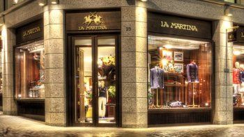 Existen diversos emprendimientos dedicados a laventa de prendas de segunda mano o sustentables que desean aportar su granito dearena a la sociedad. Existen diversos emprendimientos dedicados a laventa de prendas de segunda mano o sustentables que desean aportar su granito dearena a la sociedad.