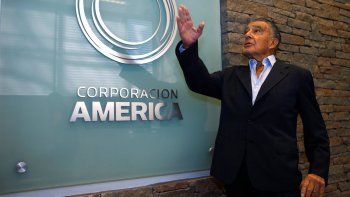 Eduardo Eurnekian y funcionarios en la mira por el RENAPER. Eduardo Eurnekian y funcionarios en la mira por el RENAPER.