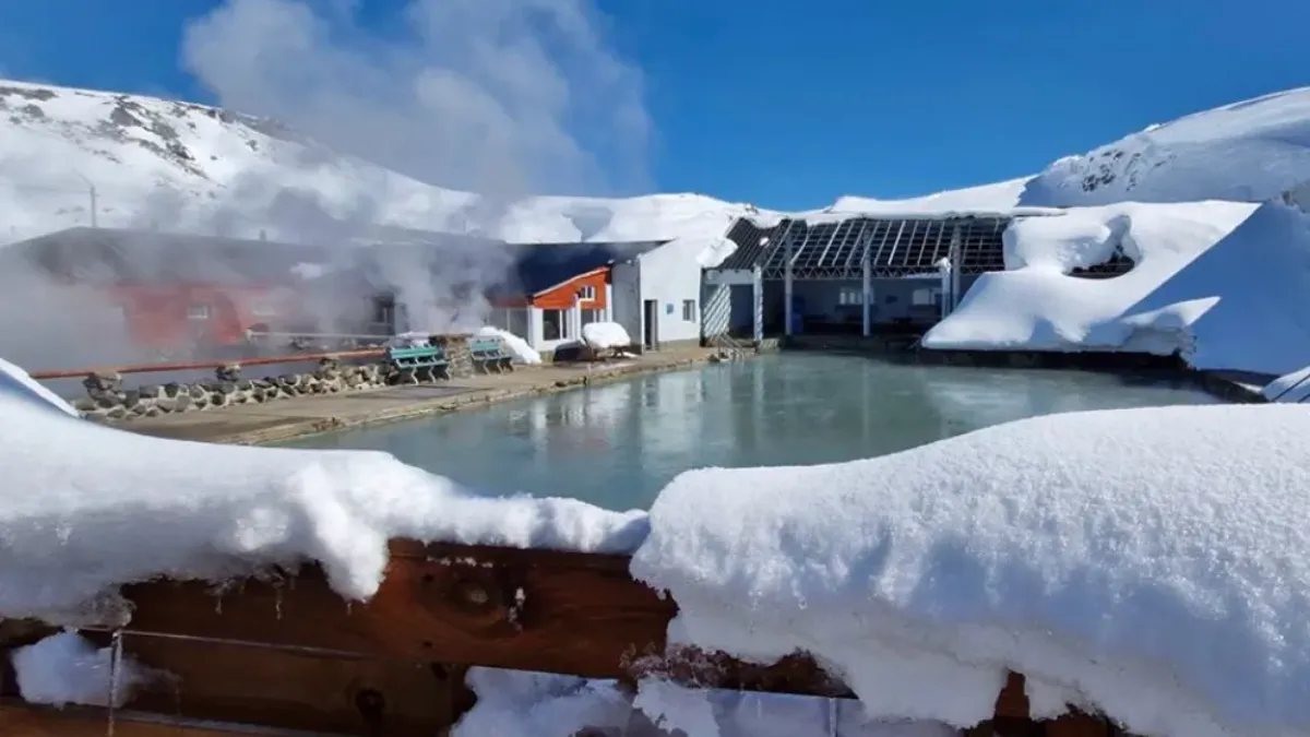 Las termas de la Patagonia rodeadas de nieve y al pie del volcán.