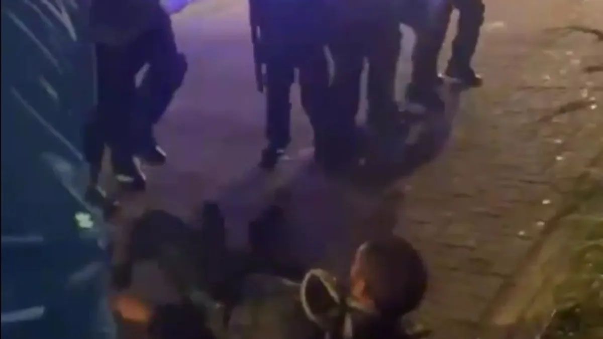 Un grupo de hinchas de Boca fueron reprimidos por la Policía en Parque Lezama en la previa del duelo ante Sportivo Trinidense de la Copa Sudamericana 2024. Un grupo de hinchas de Boca fueron reprimidos por la Policía en Parque Lezama en la previa del duelo ante Sportivo Trinidense de la Copa Sudamericana 2024.