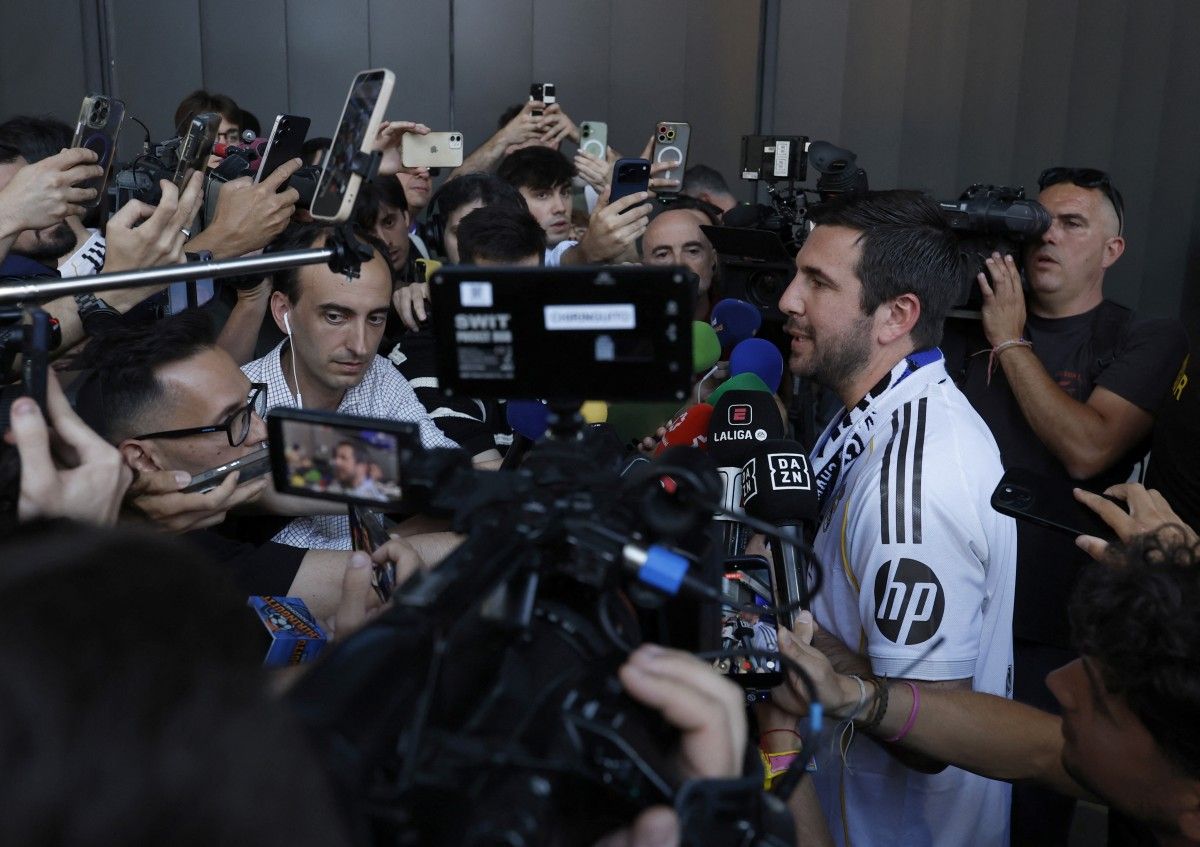 Enrique Riquelme llevó su campaña a la televisión con la promesa de fichar a Haaland, una jugada inspirada en Florentino Pérez que terminó enfrentándolo al Manchester City. Enrique Riquelme llevó su campaña a la televisión con la promesa de fichar a Haaland, una jugada inspirada en Florentino Pérez que terminó enfrentándolo al Manchester City.