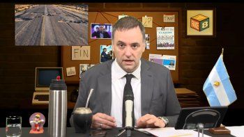 Éxito de la operación de Manuel Adorni por Guillermo Francos y Santiago Caputo por Catalán