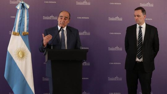 Guillermo Francos y su sucesor, Manuel Adorni. Guillermo Francos y su sucesor, Manuel Adorni.