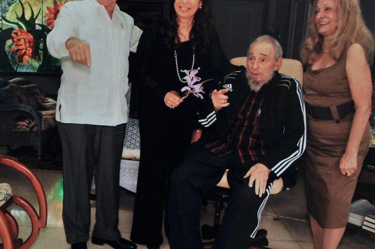 Los Castro Ruz y Cristina.