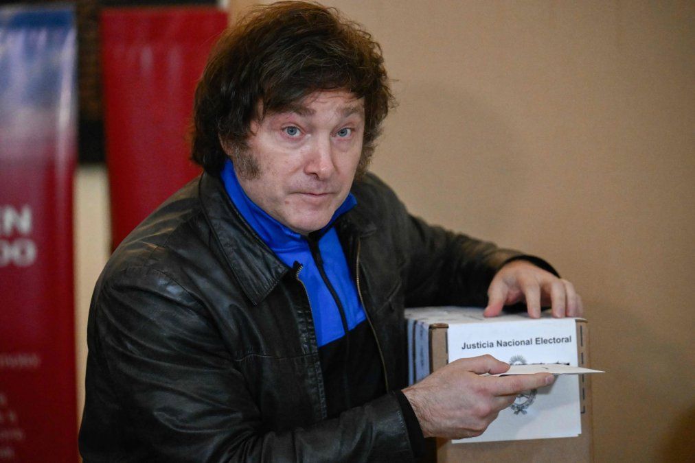 Riesgo País: para el Gobierno, es culpa de los kukas pero hay economistas que señalan a Toto Caputo.