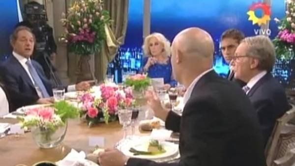 Daniel Scioli increpado por Marcelo Salinas en el programa de Mirtha Legrand