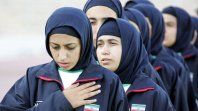 Las jugadoras de la selección femenina de Irán quedaron en el centro de la polémica tras negarse a cantar el himno nacional antes de un partido de la Copa Asiática. Las jugadoras de la selección femenina de Irán quedaron en el centro de la polémica tras negarse a cantar el himno nacional antes de un partido de la Copa Asiática.