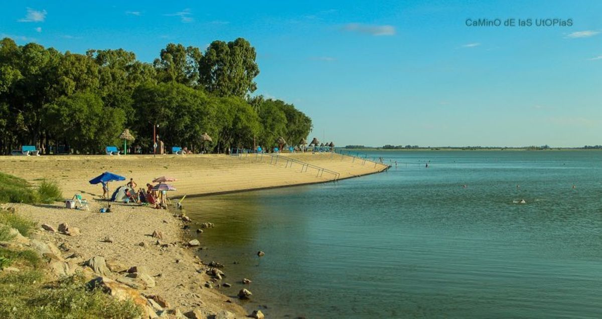 Una laguna en un pueblito que enamora en Buenos Aires. Foto: Camino de las Utopías. Una laguna en un pueblito que enamora en Buenos Aires. Foto: Camino de las Utopías.