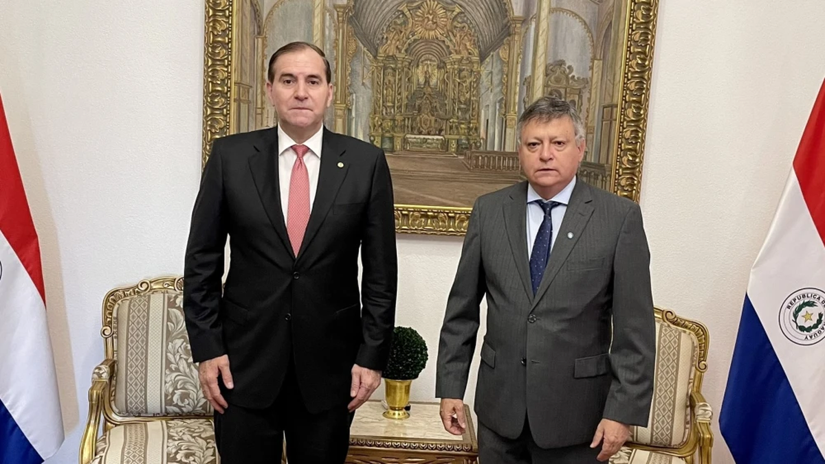 El canciller de Paraguay junto con el embajador de Argentina