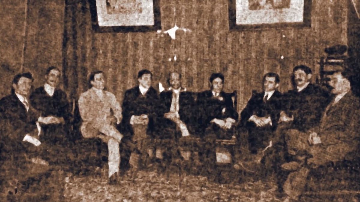 Los actores argentinos se reunieron en asamblea el 18 de marzo de 1919 en el Teatro Argentino para dar nacimiento a la Asociación Argentina de Actores, uno de los sindicatos más antiguos del país. Los actores argentinos se reunieron en asamblea el 18 de marzo de 1919 en el Teatro Argentino para dar nacimiento a la Asociación Argentina de Actores, uno de los sindicatos más antiguos del país.