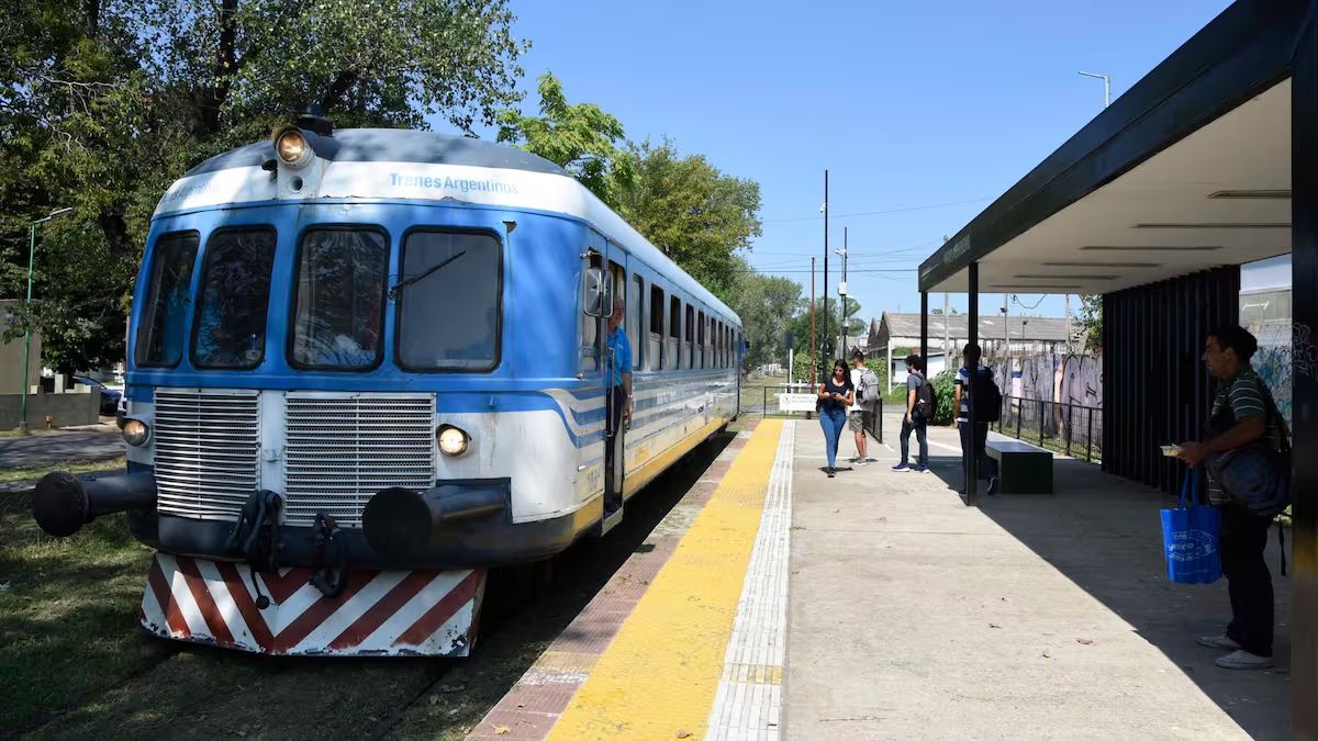 La Universidad Nacional de La Plata avanza con la ampliación del Tren Universitario que promete beneficiar a más de 100.000 personas en Buenos Aires. La Universidad Nacional de La Plata avanza con la ampliación del Tren Universitario que promete beneficiar a más de 100.000 personas en Buenos Aires.