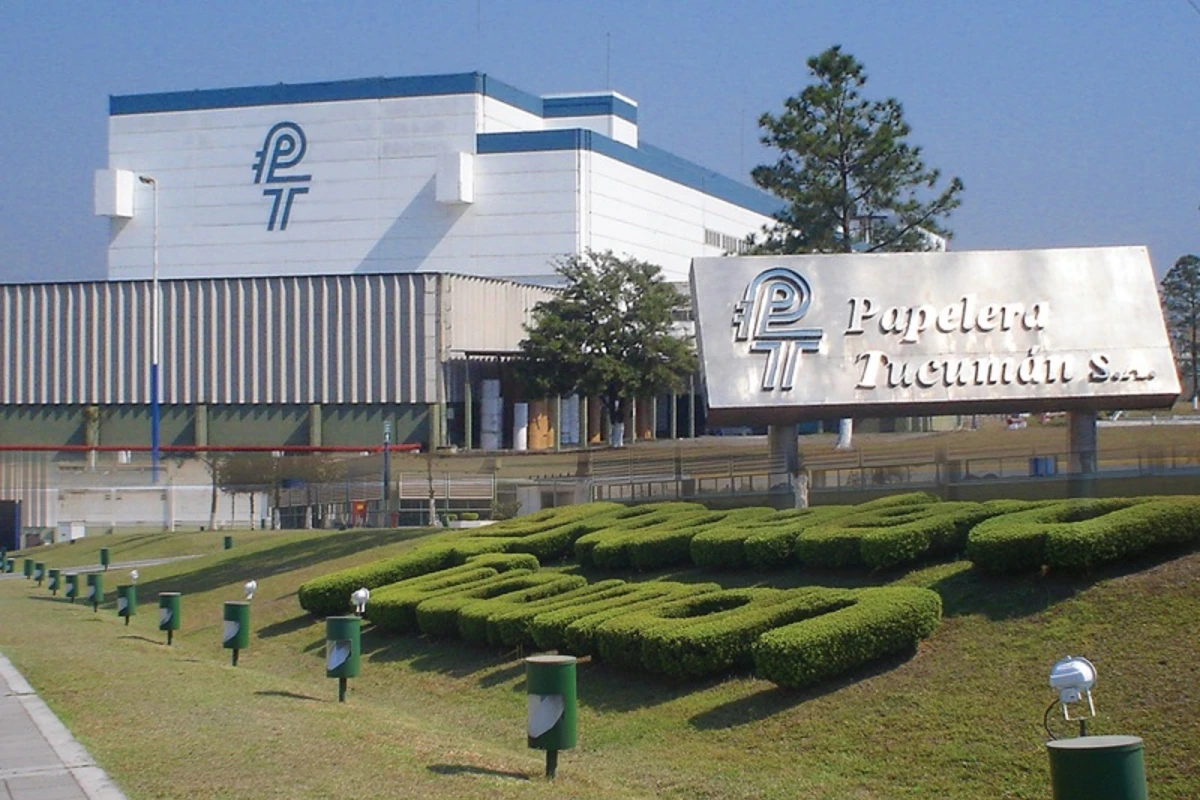 "Hubo despidos y hemos tenido un conflicto el mes pasado por esto. La situación es complicada en la fábrica, es la misma situación que sufre toda la industria como consecuencia de la política económica del gobierno", dijo a 'LV12', Ramón Aguirre, secretario general del Sindicato de Obreros de la Industria del Papel y Cartón de Tucumán. "Hubo despidos y hemos tenido un conflicto el mes pasado por esto. La situación es complicada en la fábrica, es la misma situación que sufre toda la industria como consecuencia de la política económica del gobierno", dijo a 'LV12', Ramón Aguirre, secretario general del Sindicato de Obreros de la Industria del Papel y Cartón de Tucumán.