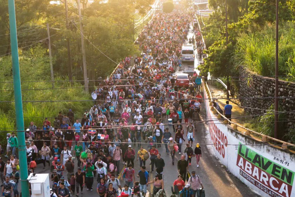 Caravana migrante al l mite del Sue o Americano