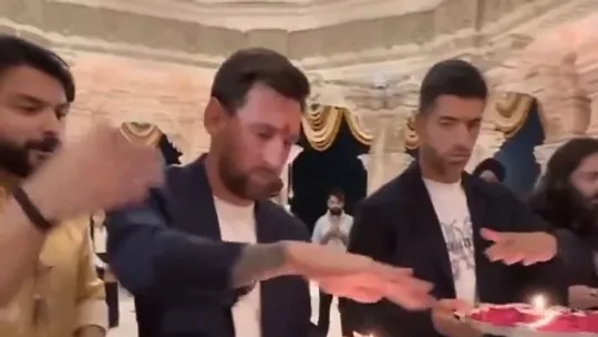 Lionel Messi en el ritual hindú Lionel Messi en el ritual hindú