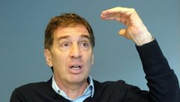 altText(Diego Santilli necesita borrar a Manuel Adorni pero Javier Milei todavía lo convoca)}