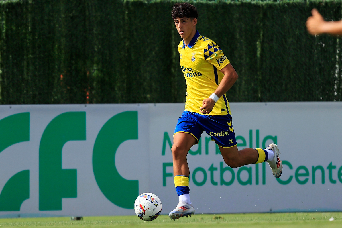 Valentín Pezzolesi, el nuevo jugador que podría jugar para Argentina pero ya se puso la de España en juveniles. Valentín Pezzolesi, el nuevo jugador que podría jugar para Argentina pero ya se puso la de España en juveniles.