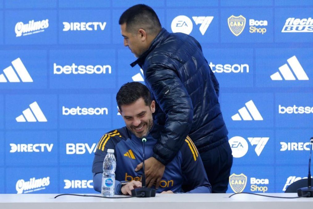 Fernando Gago y Riquelme juntos. El DT le hizo un pedido al presidente.