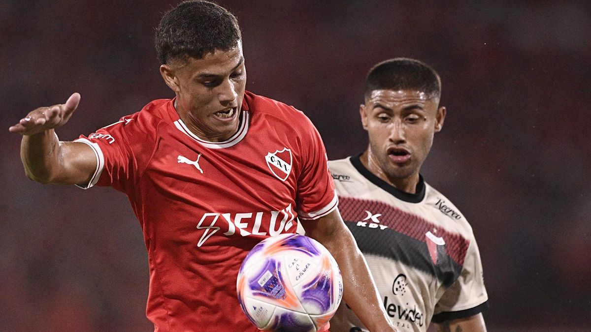 River se trepó a la punta de la Liga Profesional de Fútbol (LPF) tras ganarle 0-2 a Sarmiento de Junín pero San Lorenzo podría bajarlo de la cima. (Foto: Noticias Argentinas)