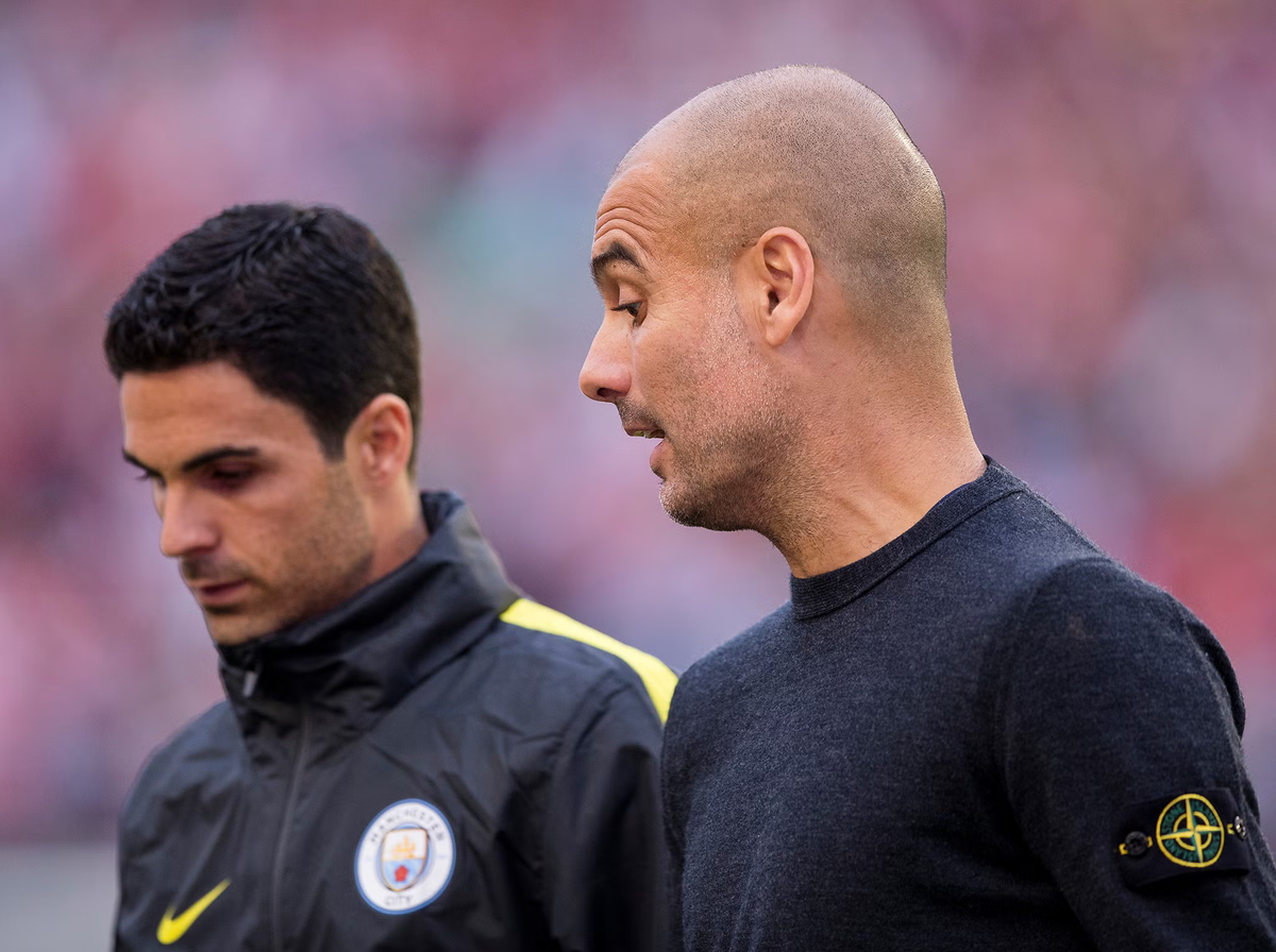 Pep Guardiola y Mikel Arteta, cuando compartían cuerpo técnico en Manchester City Pep Guardiola y Mikel Arteta, cuando compartían cuerpo técnico en Manchester City
