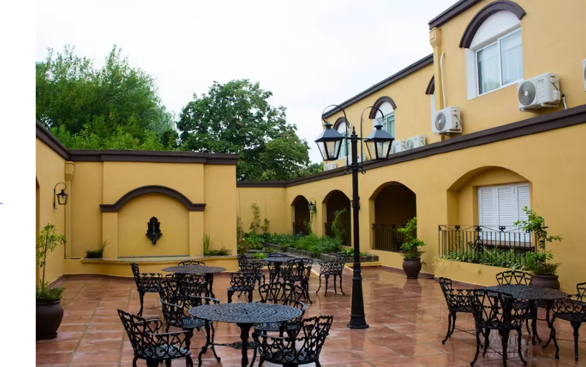 El hotel San Carlos para relajarse una escapada de finde en San Antonio de Areco, cerquita de la Ciudad de Buenos Aires. El hotel San Carlos para relajarse una escapada de finde en San Antonio de Areco, cerquita de la Ciudad de Buenos Aires.