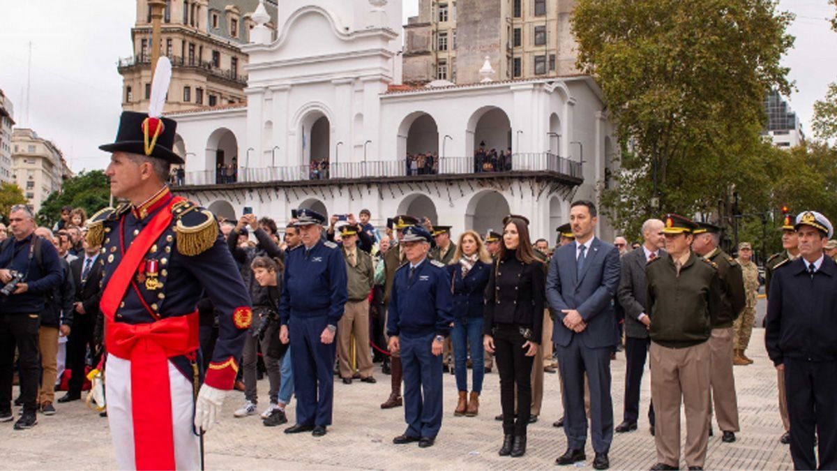 Más de $35 millones para media hora de show.