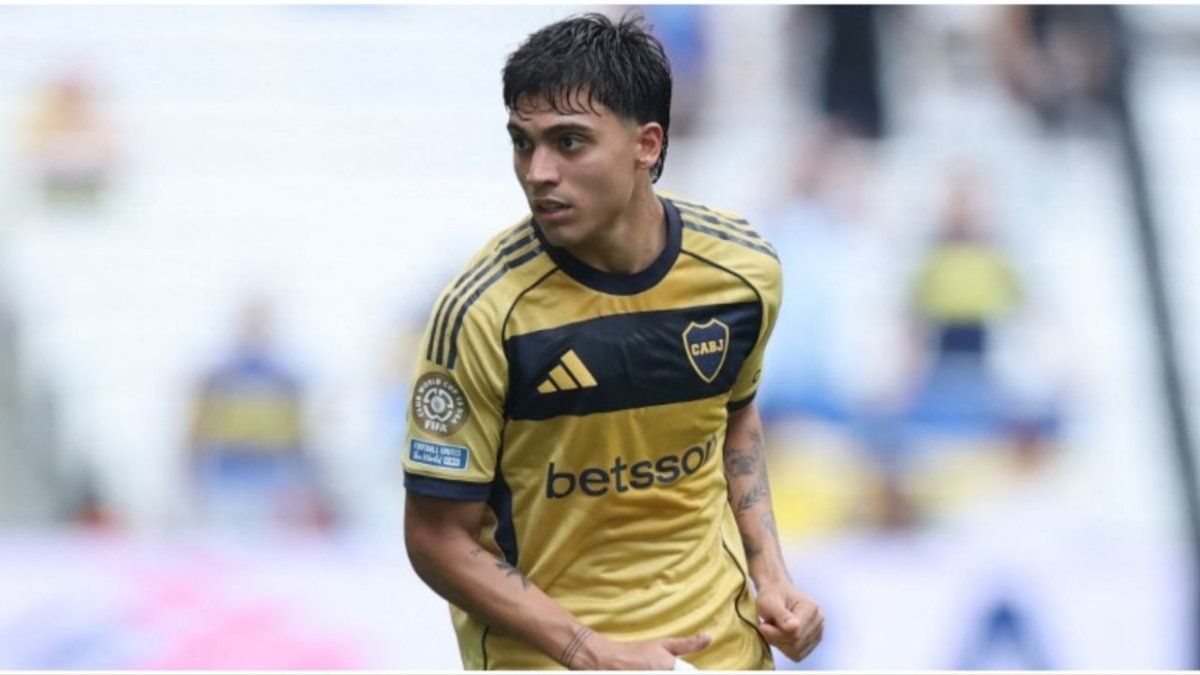 Exequiel Zeballos mirado de reojo en Boca