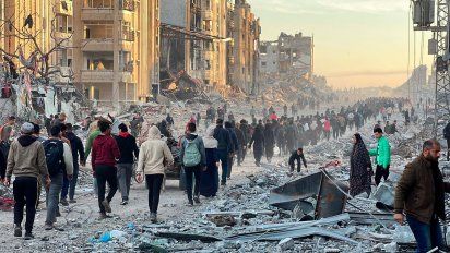Hamás acepta propuesta de alto al fuego en Gaza y los israelíes marchan por los rehenes