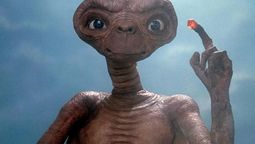altText(¿Y cómo fue que apareció E.T. en el año electoral de Trump? Ovnis para bloquear a Epstein)}