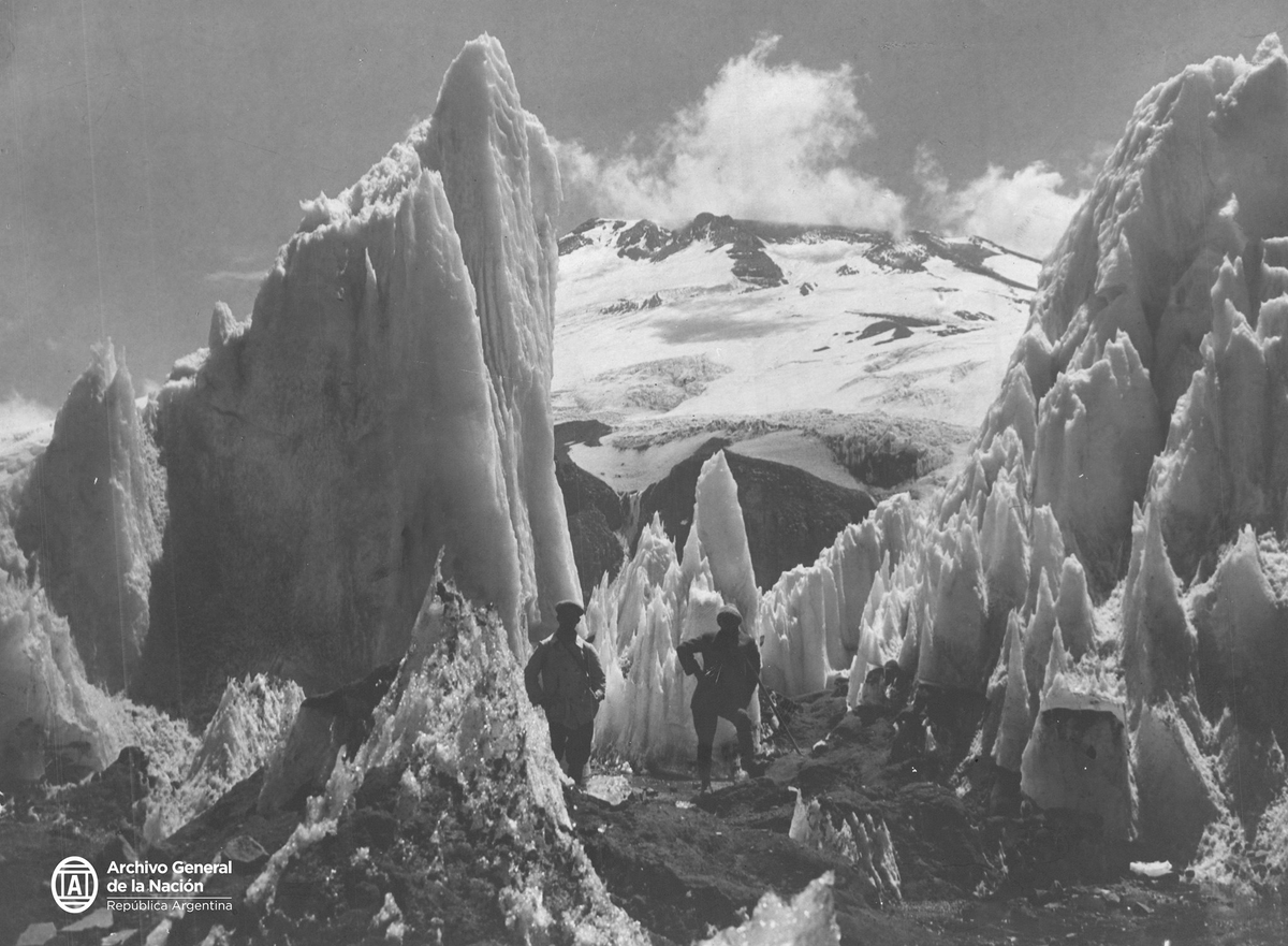 Juan Jorge Link era un escalador experimentado cuando decidió alcanzar en solitario la cima del Aconcagua. Lo logró en 1936, además de recuperar unos objetos perdidos y encontrar el cadáver de Juan Stepanek, un colega montañista.