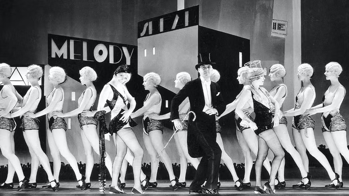 Innovadora por su sonido sincronizado, pero con un guion monótono y actuaciones rígidas. A pesar de ser un hito técnico, Innovadora por su sonido sincronizado, pero con un guion monótono y actuaciones rígidas. A pesar de ser un hito técnico,