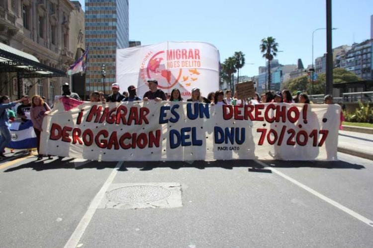 Protestas contra la Ley de Migraciones de Macri