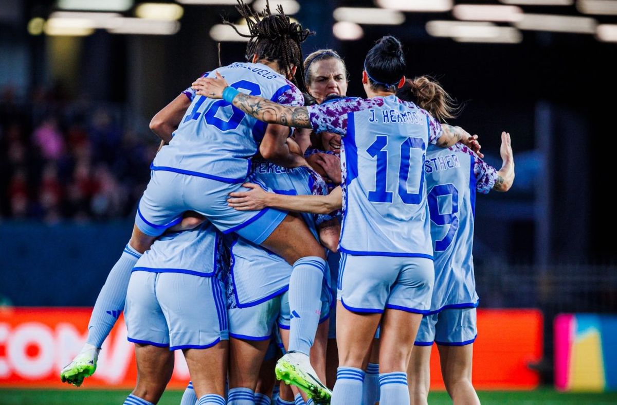España clasificó a los cuartos de final de una Copa del Mundo femenina por primera vez en su historia. (Foto: @SEFutbolFem en Twitter)