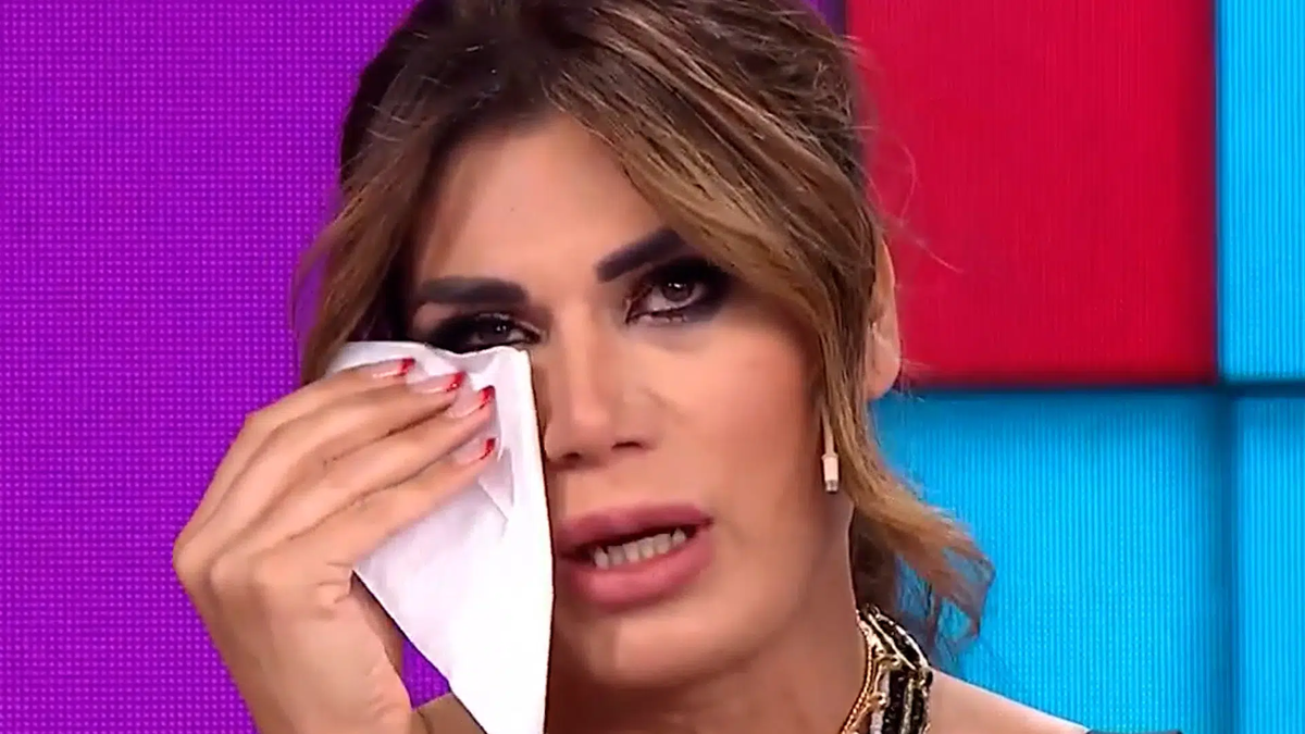 Flor de la V muy triste por lo que tuvo que contar en Intrusos. Flor de la V muy triste por lo que tuvo que contar en Intrusos.