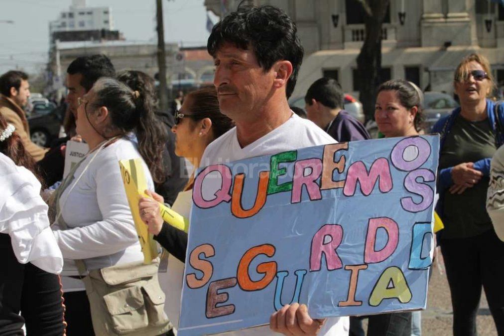 Jornada complicada en Santa Fe y Rosario: Ante la inseguridad, no hay emergencia económica que compense.